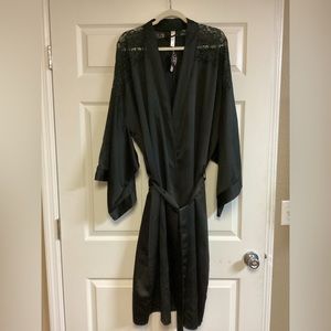 WOMENS ROBE- Cacique Size 22 / 24 Black silk looking
